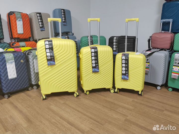Чемодан на колёсах новые