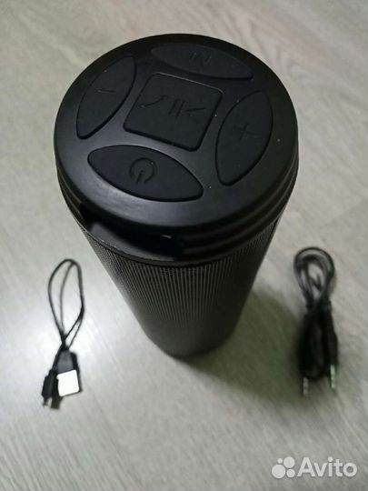 Портативная колонка с напоясным чехлом