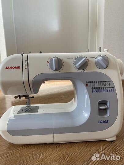 Швейная машина Janome 2049s