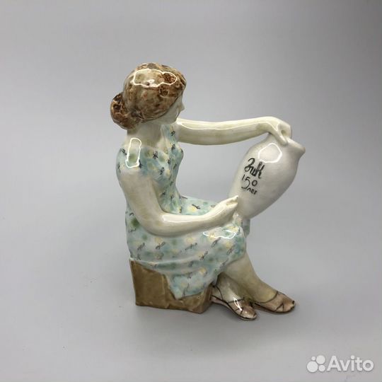 Редкость. Художница расписывает вазу-зик 150лет