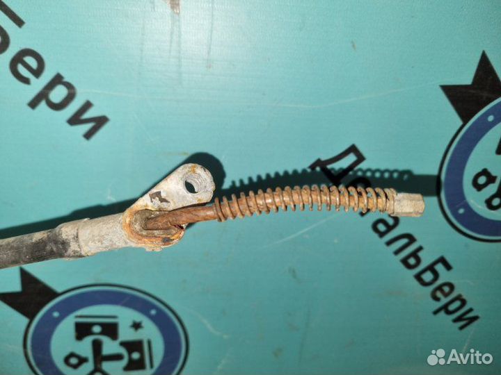 Трос стояночного тормоза задний правый Nissan