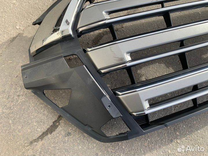 Решетка радиатора Land Cruiser 200