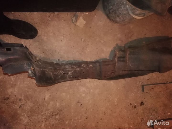 Подкрылок мерседес 124