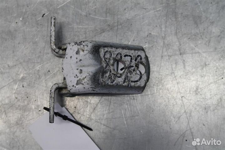 Петля двери передней правой верхняя Nissan Almera