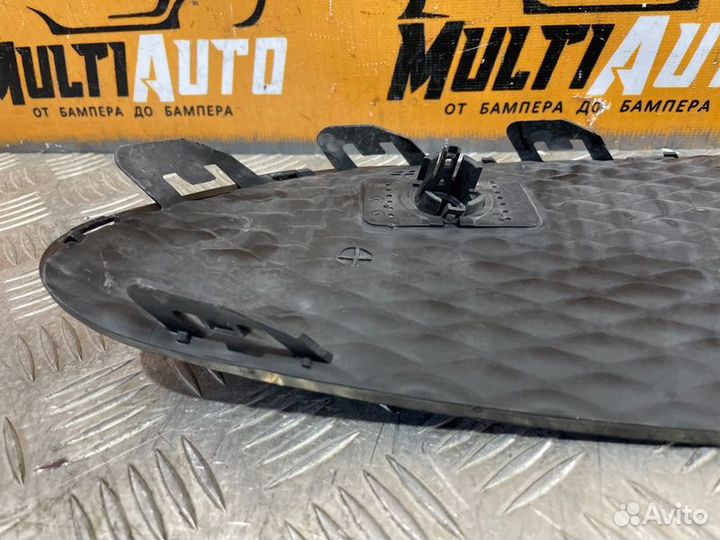 Решетка в бампер передняя левая Mercedes E-Classe
