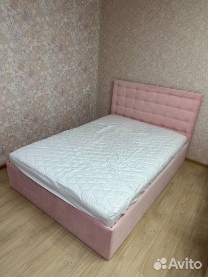 Кровать