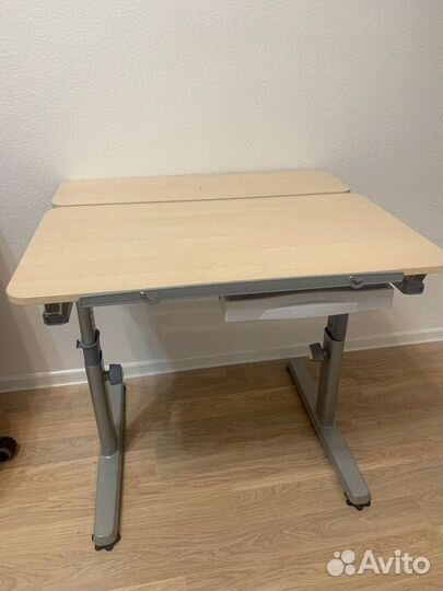 Письменный стол для школьника