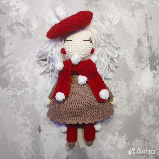 Вязаная кукла ручной работы