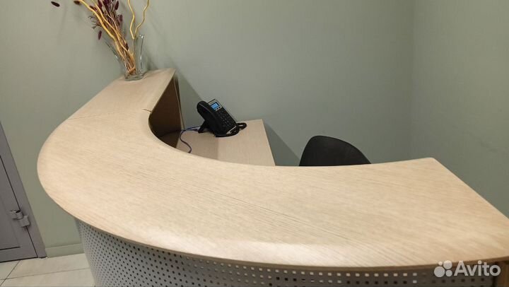 Стойка администратора для офиса