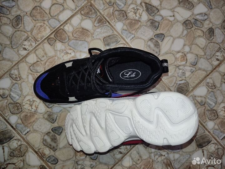 Кроссовки демисезонные женские 39 размер