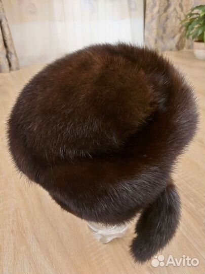 Женские меховые шапки