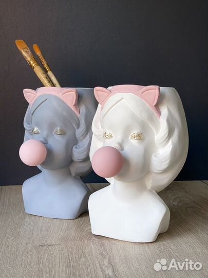 Кашпо девочка с жвачкой