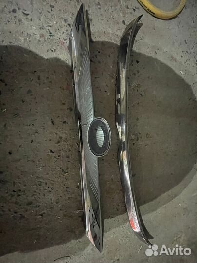 Передние накладки на решетку toyota camry 50