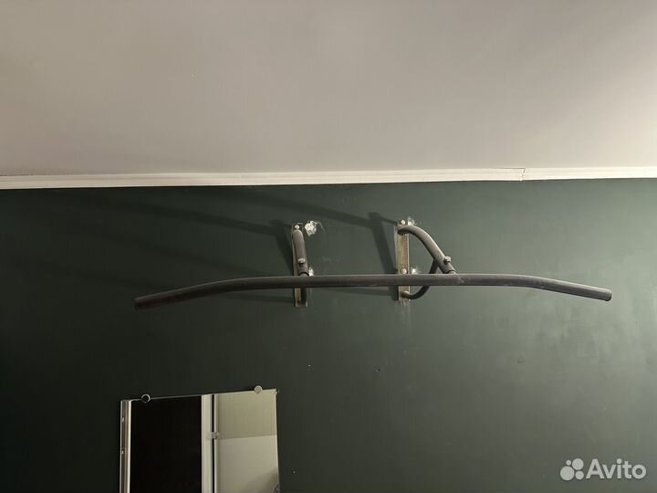 Турник настенный