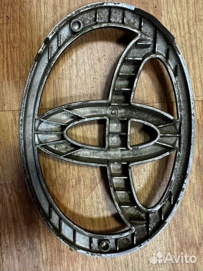 Значок (эмблема) Toyota Тойота