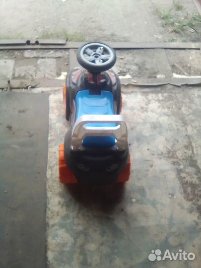 Продаю детский автомобиль каталка