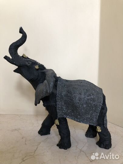 Фигурка слона в попоне