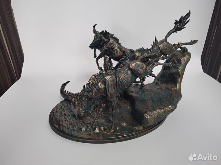 Статуэтка Статуя Охота нильского крокодила на гну