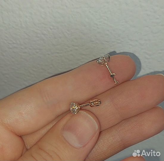 Золотые пусеты с муассанитами 4,5 мм