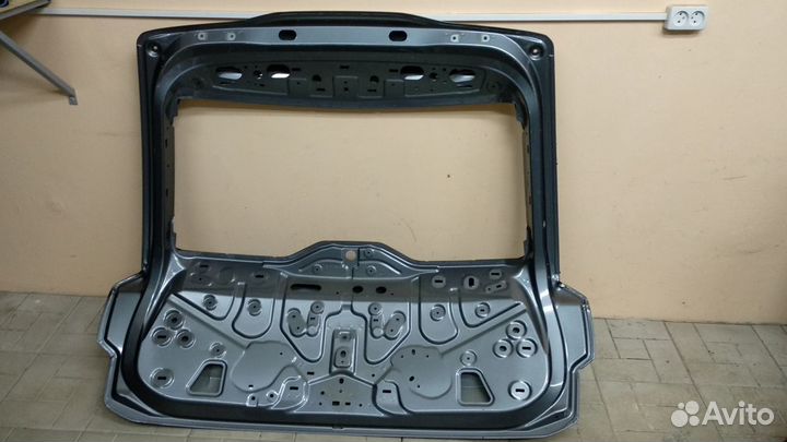 Крышка багажника Volvo XC90 2014-2021 год