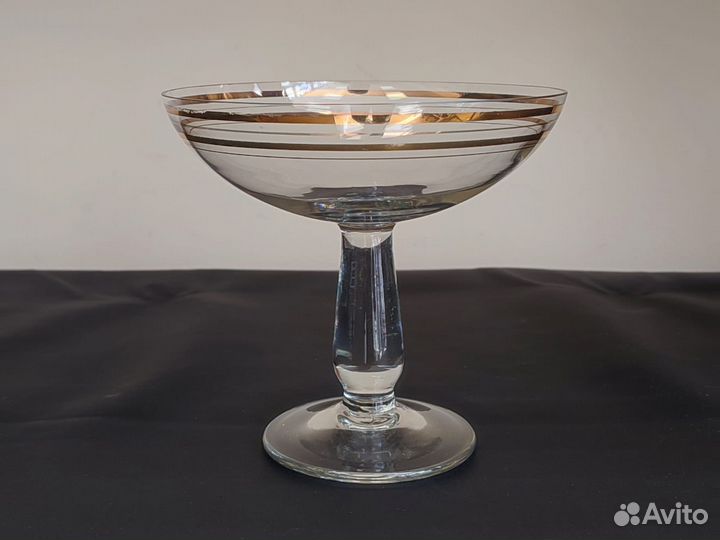 Ваза Конфетница стеклянная с золотыми отводами