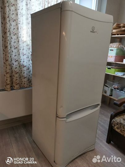 Холодильник бу indesit