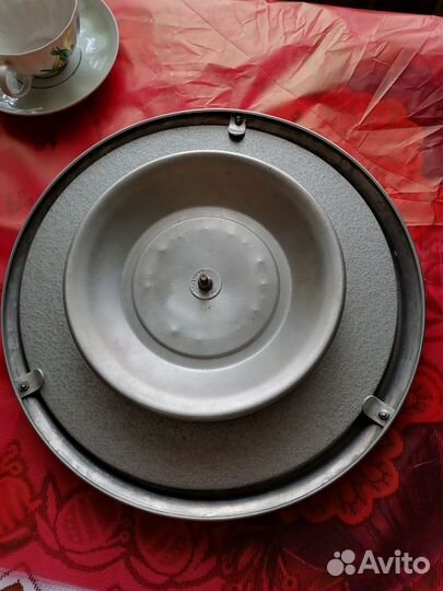 Для торта подставка СССР, и бренд Чибо