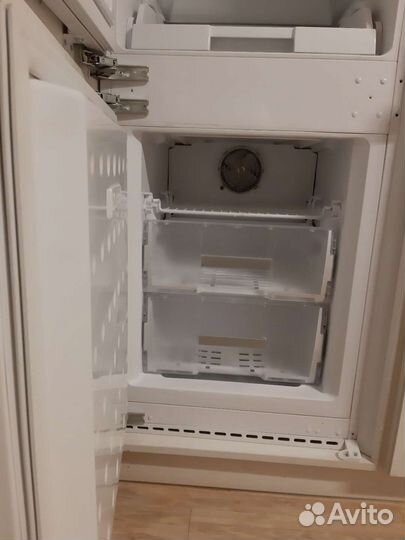 Встраиваемый холодильник на запчасти