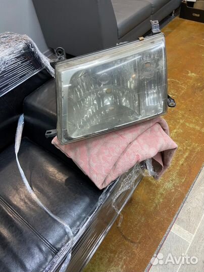 Фара на крузак 100