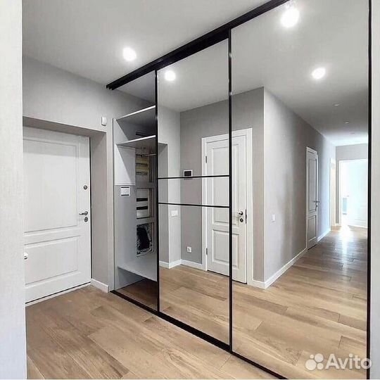 Зеркальный шкаф