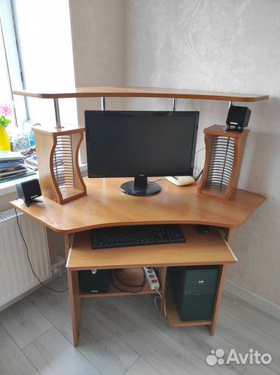 Компьютерный стол