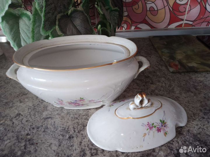 Фарфоровая супница