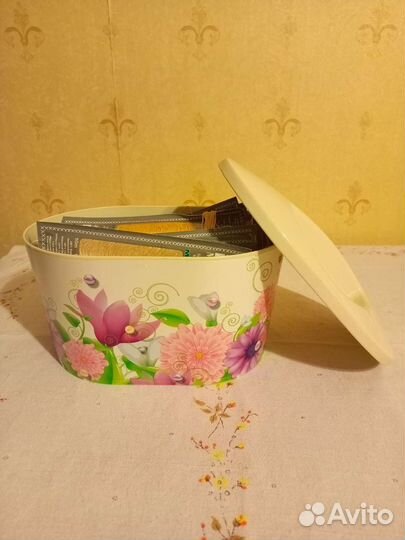 Нитки мулине, шкатулка, пяльца