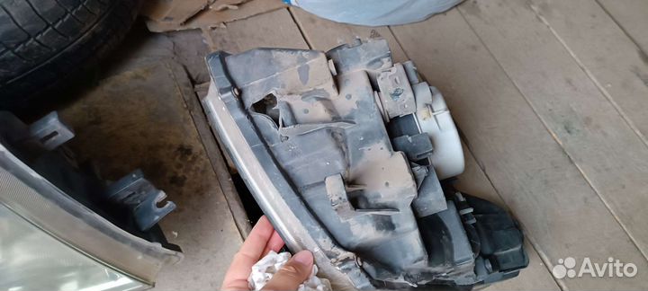 Фара nissan pathfinder