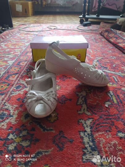 Туфли на девочку новые