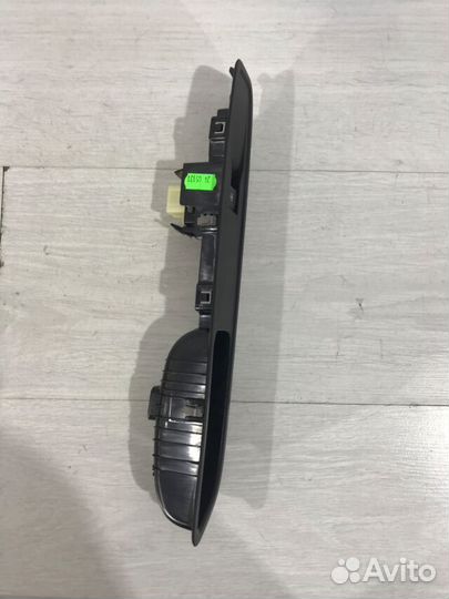 Кнопка стеклоподъемника передняя renault arkana 1