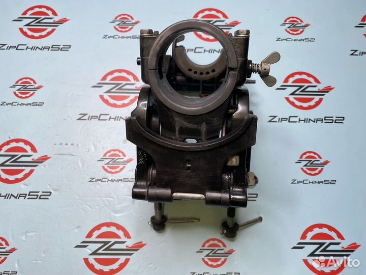 Поворотный кронштейн в сборе Suzuki DF2.5