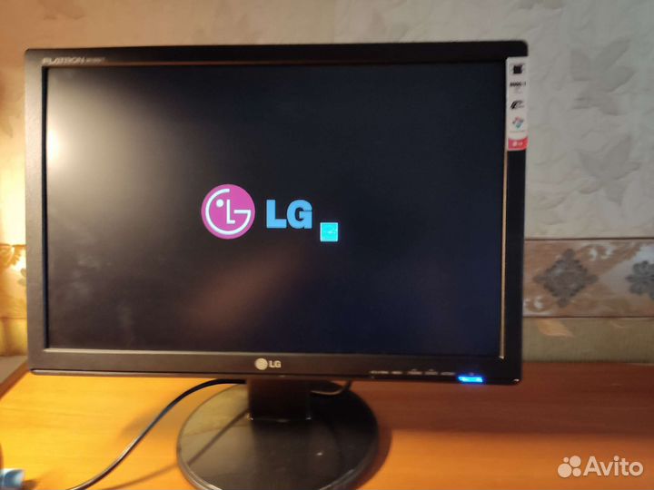 Монитор LG flatron e 1942