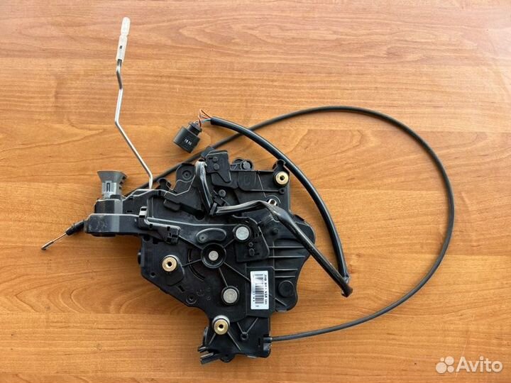 Замок сдвижной двери правый Vw Transporter T5 caac