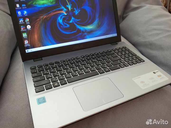 Ноутбук asus X542 2020 года в идеальном состоянии