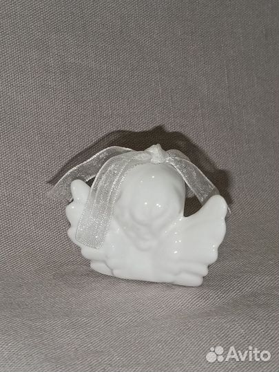 Фарфоровая фигурка