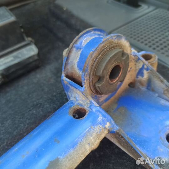 Поперечина с кронштейнами растяжек ваз 2108