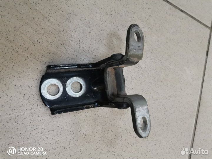 Петля двери задняя правая Nissan Tiida C11 HR 16