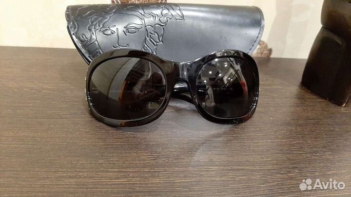 Солнцезащитные очки Versace