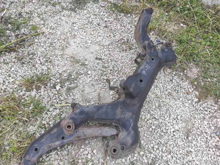 Подрамник передний Nissan Primera P11