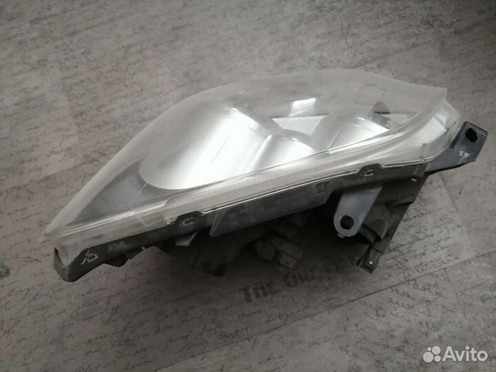 Фара левая Toyota Avensis 2006-2009 год Рестайлинг
