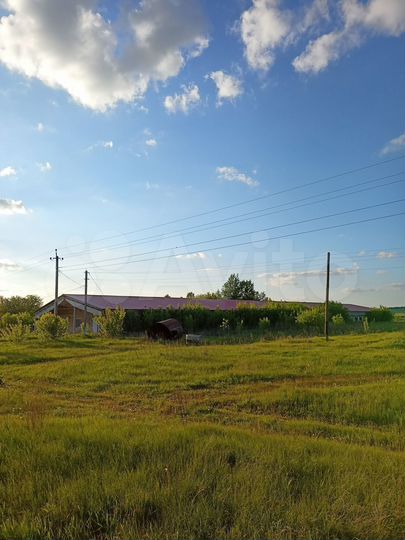 Кирпичное здание с коммуникациями, 2200 м²