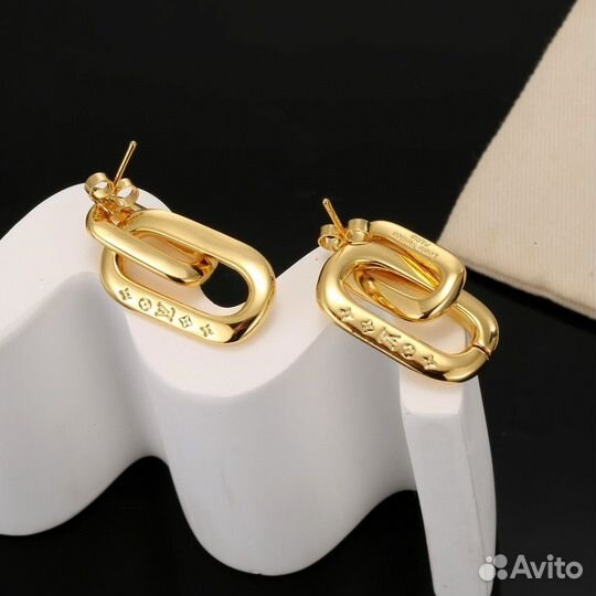 Серьги Louis Vuitton