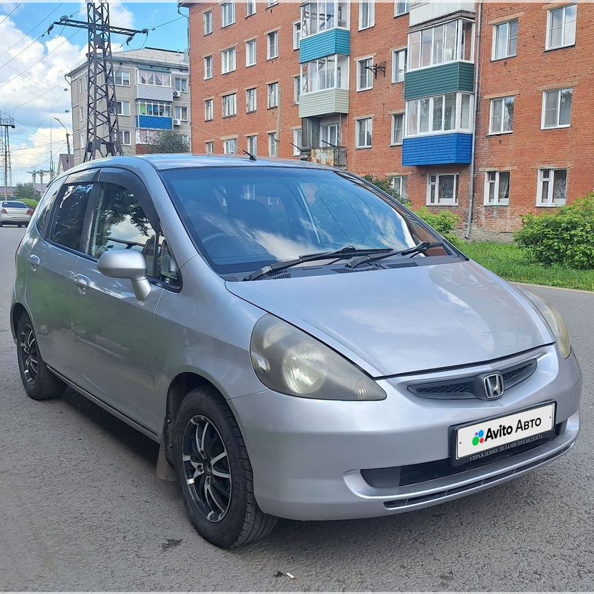 Купить 🚘 Honda Fit с пробегом от 330 000 ₽ в Междуреченске