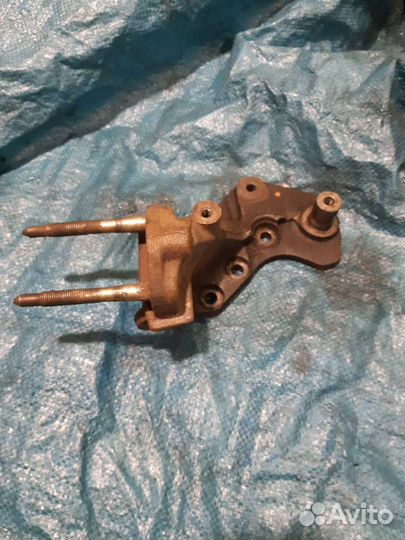 Кронштейн опоры двигателя 4G63